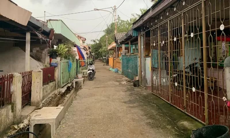 Proses pengerjaan drainase di Jalan Jahe 5 dan Jahe, Perumnas Simalingkar, Kelurahan Mangga, Medan Tuntungan, Kota Medan sudah hampir sebulan dan hingga saat ini belum selesai. (Foto: PARBOABOA/Sondang)