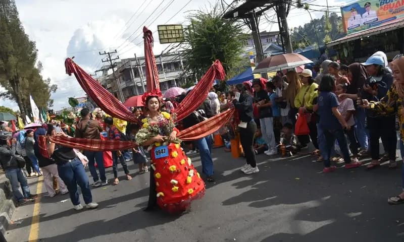 Provinsi Sumatra Utara memiliki berbagai macam budaya. Salah satu yang sangat dikenal dan menjadi agenda nasional yaitu Festival Buah dan Bunga Berastagi. (Foto: Ilham Pradilla)