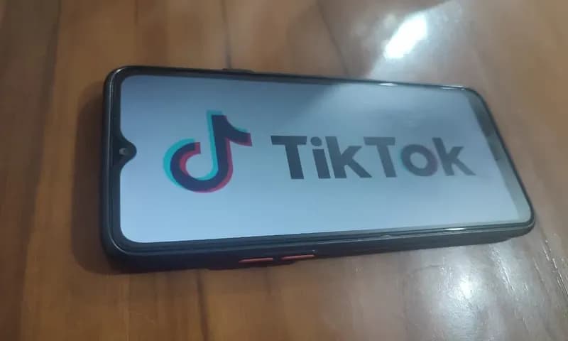 Cara Menghilangkan Filter Tiktok di Perangkat iOS dan Android (Foto: Parboaboa/Juni)