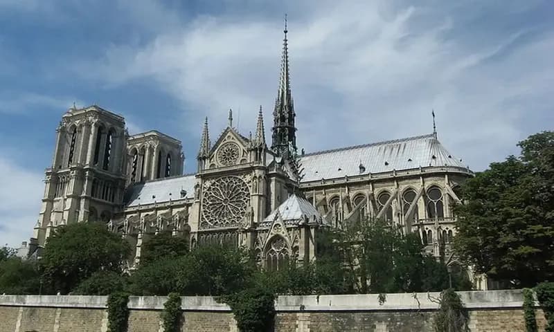 Gereja Notre Dame de Paris di Prancis (Foto: Wikimedia/Madhurantakam)