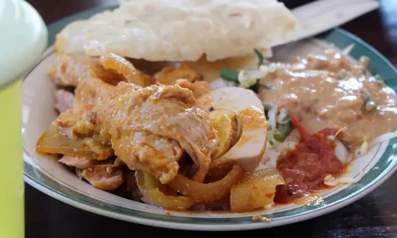 Makanan khas Jember/Gudeng Pecel, foto: cewealpukat.com