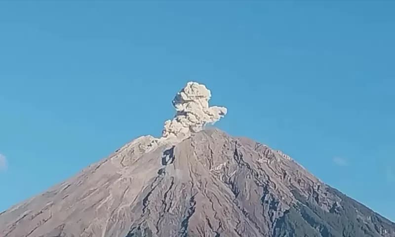 Pusat Vulkanologi dan Mitigasi Bencana Geologi (PVMBG) menyebut adanya erupsi di Gunung Semeru, Jawa Timur (Foto: dok. PVMBG)