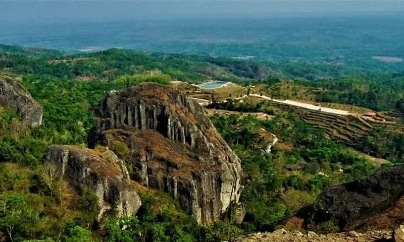Gunung Terpendek di Indonesia (Foto: shutterstock/Berta)