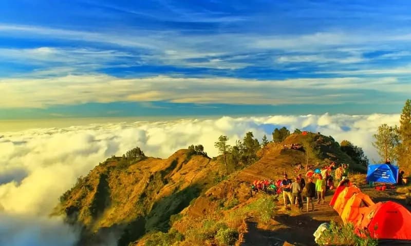 Gunung Kerinci, Salah satu gunung tertingggi yang ada di Pulau Sumatera (pendakigunung.top)
