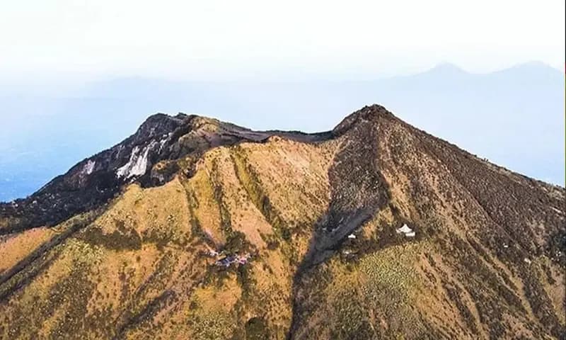 Panorama alam Gunung Lawu yang diisukan akan menjadi salah satu lokasi proyek panas bumi (geotermal) (Foto: dok. Salsa Wisata)