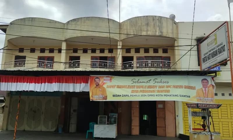 Ketua DPC Hanura Kota Pematang Siantar, Ronal Tampubolon mendukung pasangan AMIN di Pilpres 2024. (Foto: PARBOABOA/Al Gani)