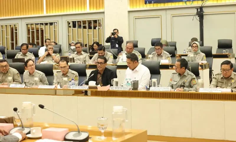Menteri Pertanian Andi Amran Sulaiman (tengah) dalam Rapat Kerja bersama Komisi IV DPR pada Selasa (25/11/2025) (Foto: dok. Kementan)