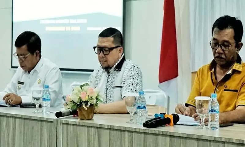 FGD dalam rangka uji konsep penyusunan naskah akademik dan RUU pembentukan Kabupaten Simalungun Hataran di Hotel Green Star Park Simalungun Kota Perdagangan, Kecamatan Bandar, Simalungun, Sumut, Jumat (27/10/2023). (Foto: Pemkab Simalungun)