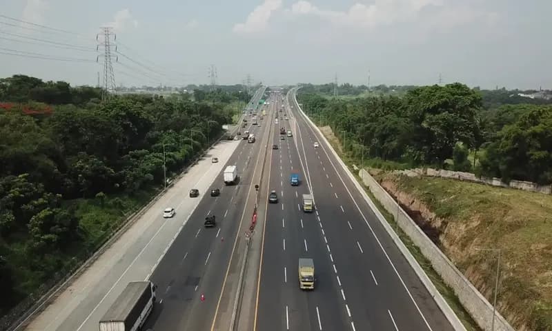 Kendaraan melintas di Jalan Tol Jakarta-Cikampek. (Foto: Dok. Jasa Marga)