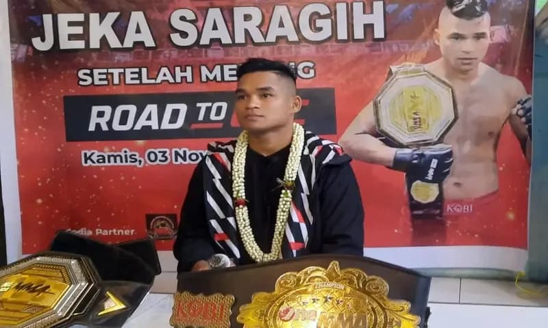 Jeka Saragih dalam sebuah konfrensi pers di Pematang Siantar, Kamis (03/11/2022) (Foto: Parboaboa/Lamsari)