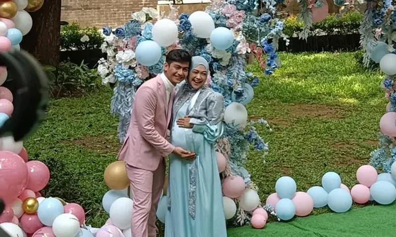 Tampilan Ria Ricis dan Teuku Ryan saat mengadakan acara gender reveal (Foto: Pingkan/detikcom)