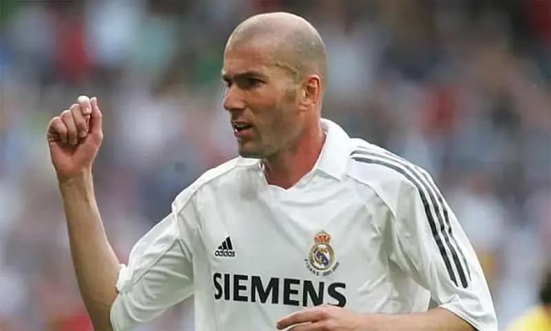 Jersey terakhir yang dipakai Zidane menjadi salah satu jersey termahal di dunia (lazone.id)