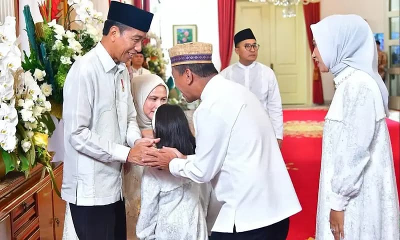 Menteri ESDM Bahlil Lahadalia menjadi salah satu menteri di Kabinet Merah Putih yang bersilaturahmi ke kediaman Jokowi di Solo. (Foto: Instagram/@bahlillahadalia)