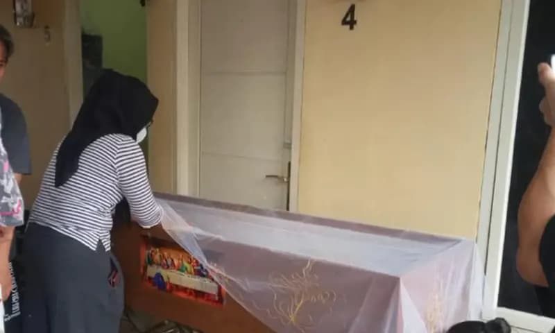 Gambar Seorang Perempuan Perias Jenazah. (Foto: Narasumber Parboaboa/Fitri)