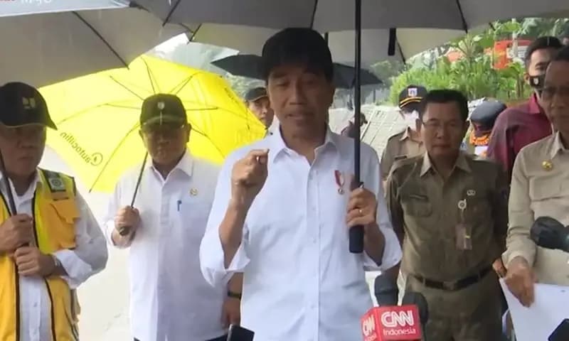 Presiden Joko Widodo saat mengunjungi Sungai Ciliwung. (Dok. Biro Pers Setpres)