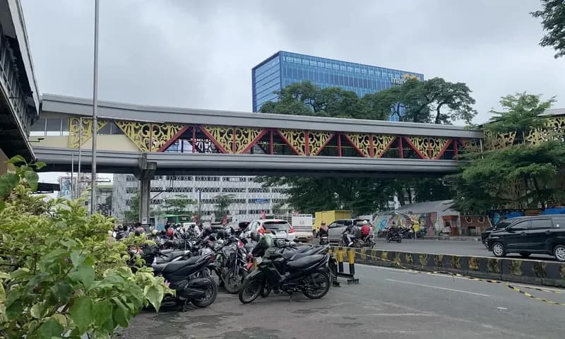 Jembatan penyeberangan orang (JPO) Stasiun Kereta Api Medan. (Foto: PARBOABOA/Sondang Manalu)