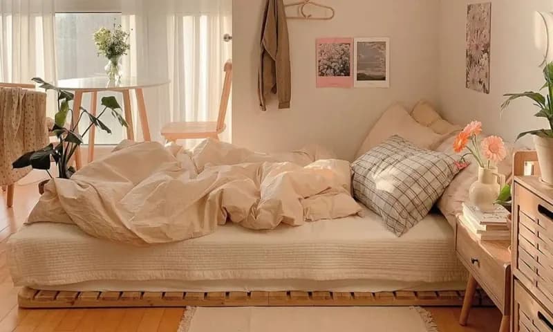 Dekorasi kamar tidur sempit aesthetic, foto: Rukita