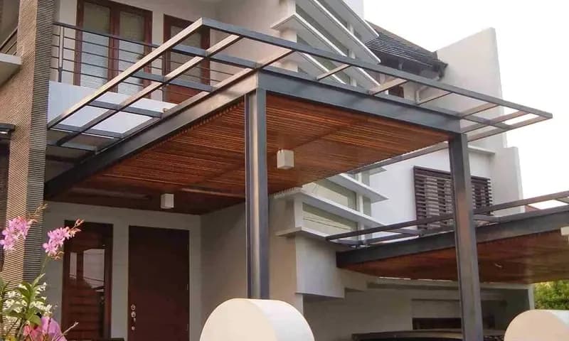 Model kanopi teras depan rumah, foto: RumahKu Unik