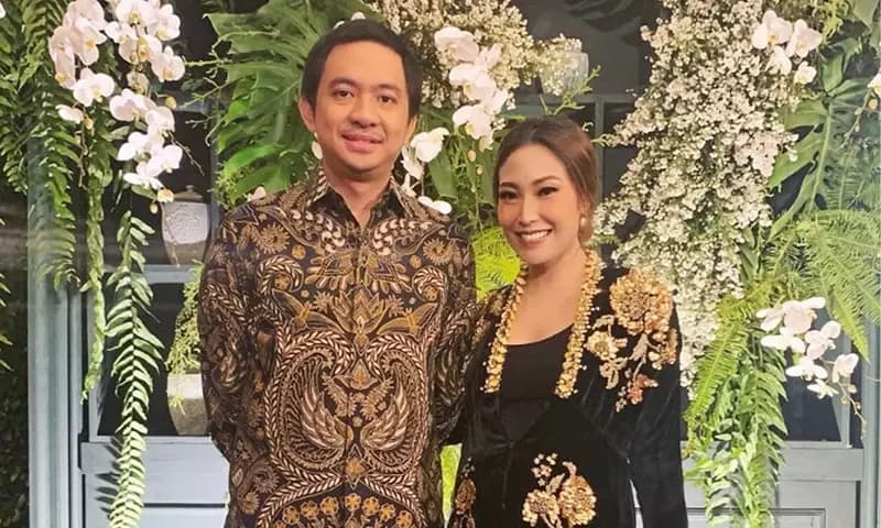 8 Kisah Perjalanan Cinta Ayu Dewi dan Regi Datau, Sempat Menjalani ...