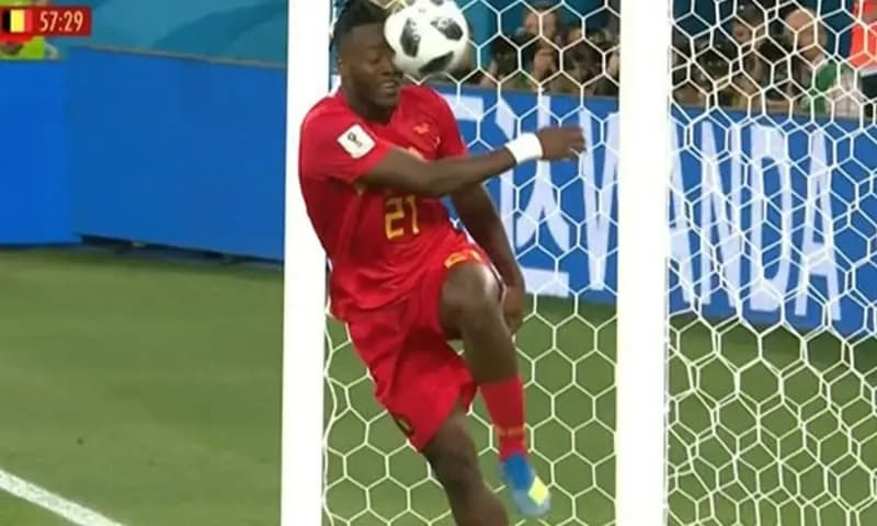 Momen lucu Michy Batshuayi saat membela Timnas Belgia (Foto: Daily Star)