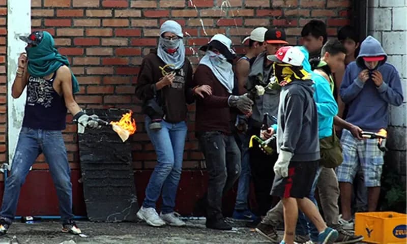 Aksi kerusuhan di Caracas, Venezuela (Foto: AFP)