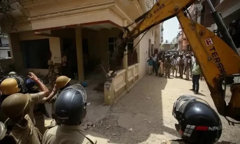 Polisi menghancurkan rumah tokoh Muslim di India. Reuters