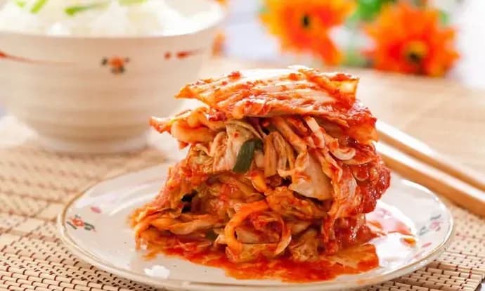 Kimchi, makanan tradisional dari korea.