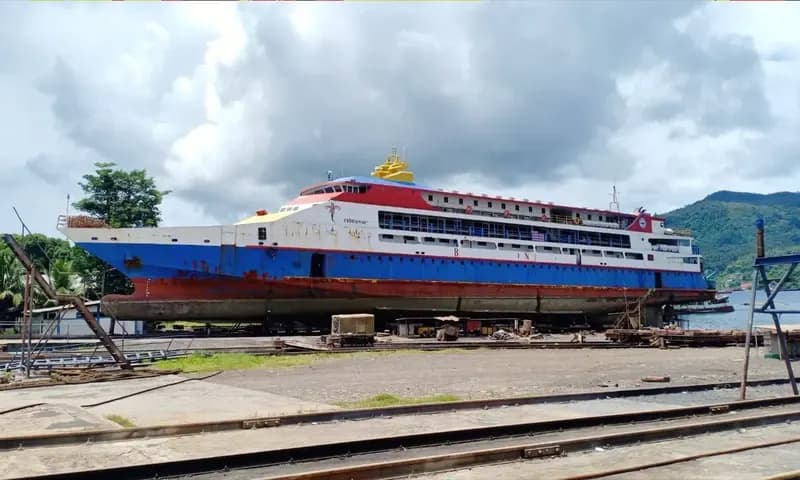 KM Barcelona mengalami insiden kebakaran di perairan Pulau Talise, Minahasa Utara. (Foto: Web. ikishipyard.co