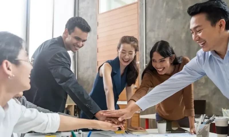 Ilustrasi Kompetisi dan Kolaborasi (Foto: gajitim.com)