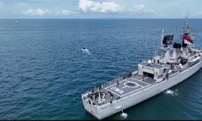 Sebuah kapal milik Indonesia berpatroli di perairan Blok Ambalat perbatasan RI-Malaysia. (Foto: Dok. Dispen Koarmada II)