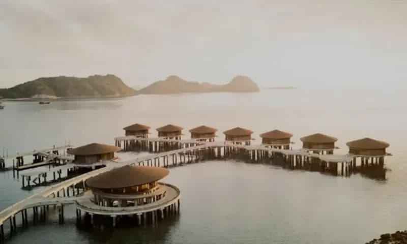 Deretan Vila di Atas Permukaan Laut Labuan Bajo. (Foto:IG/@labuanbajoupdate)