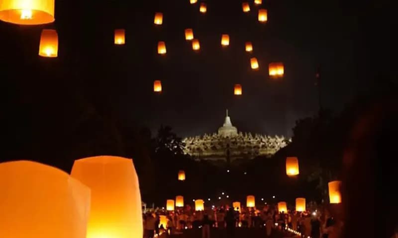 Ilustrasi perayaan hari raya Waisak (Foto: Instagram @tourwaisakborobudur)