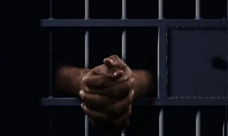 Seorang narapidana di Lapas Cipinang diketahui mengendalikan praktik prostitusi online (Foto: shutterstock)