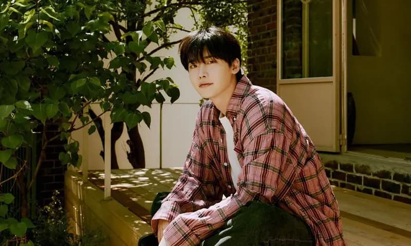 Profil dan Biodata Lee Jong Suk (Foto: Instagram/@jongsuk0206)