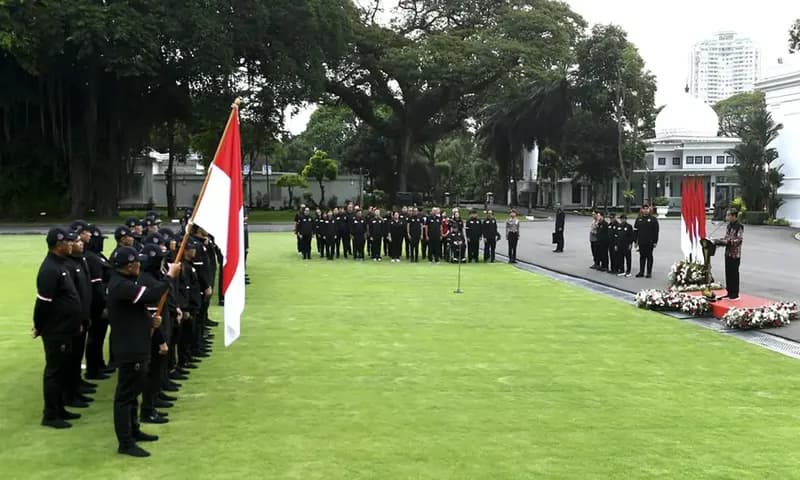 Presiden Jokowi saat melepas kontingen Indonesia berlaga di Olimpiade Paris 2024. (Foto: Antara/Hafidz Mubarak A)