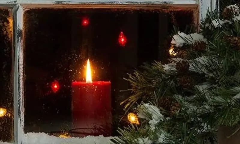 Lilin Merah Tradisi Natal di Irlandia (Foto: Tribunnews)