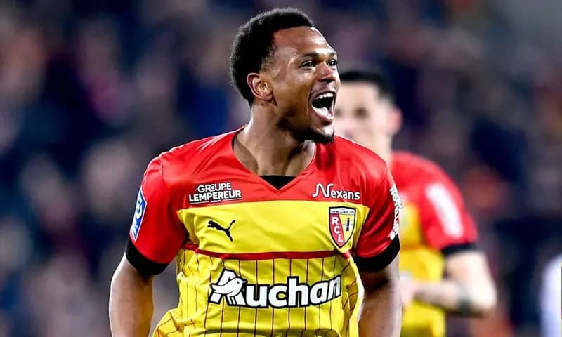 RB Leipzig telah mencapai kesepakatan transfer dengan RC Lens, tim runner-up Ligue 1 musim lalu, untuk merekrut Lois Openda. Klub Jerman tersebut telah mengeluarkan dana besar guna mendapatkan pemain muda asal Belgia tersebut. (Foto: Instagram/@rclens)