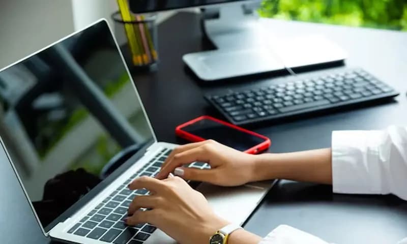 Ilustrasi rekomendasi laptop untuk mahasiswa (Foto: Freepik)