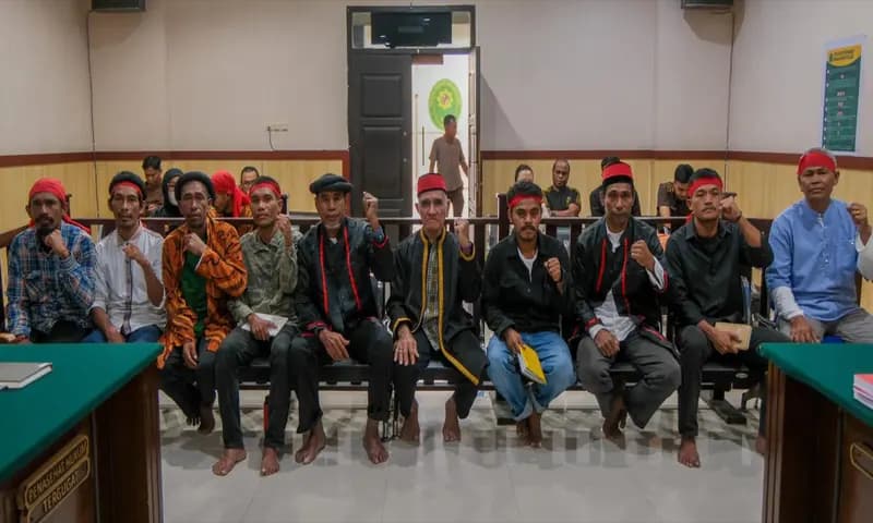 11 Warga Adat Maba Sangaji yang dijatuhi hukuman penjara oleh Majelis Hakim Pengadilan Negeri (PN) Soasio Tidore (Foto: Dok. Amnesty International Indonesia)