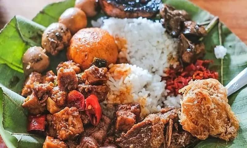 Makanan khas Cirebon/Nasi Jamblang, foto: swaktu.com