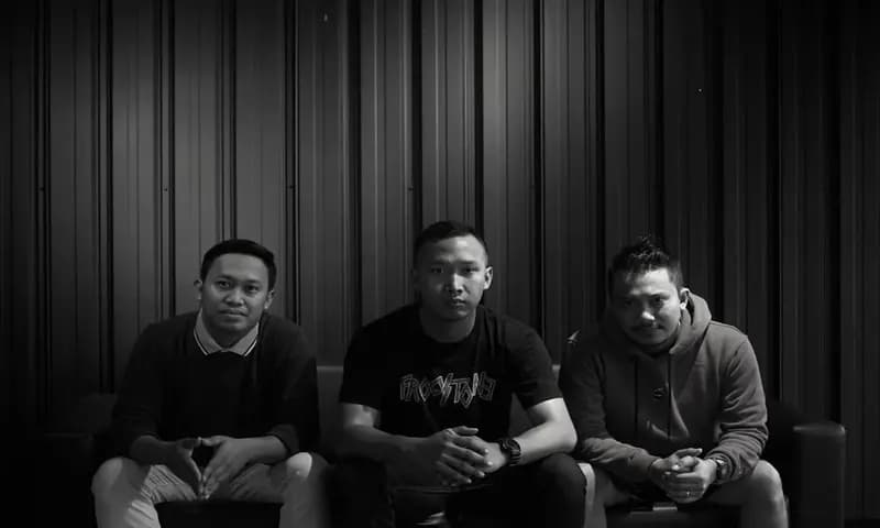 Chord dan Lirik Lagu Menepi â€“ Ngatmombilung ( Foto: Instagram/@ngatmombilung)