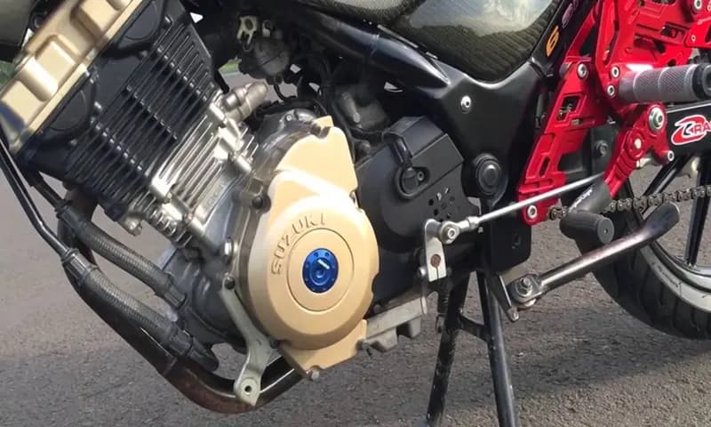 Ilustrasi mesin motor cepat panas.