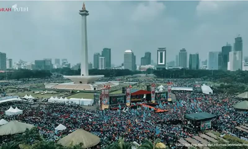 Ratusan Ribu Buruh Hadiri Aksi Hari Buruh di Monas. (Foto: Youtube Sekretariat Presiden)