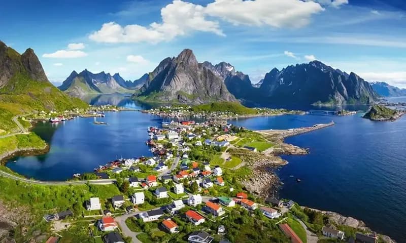 Desa Reine di Kepulauan Lofoten, Norwegia (SHUTTERSTOCK/By IM_photo)