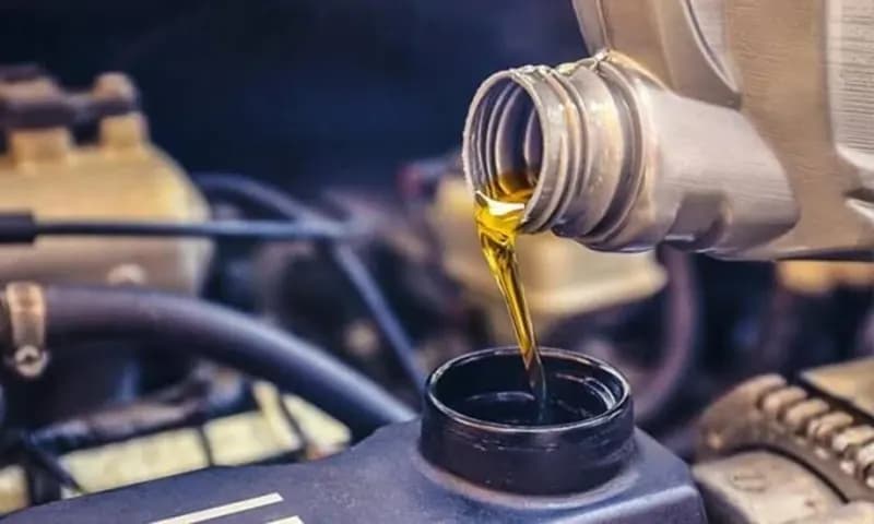 Ilustrasi Oli Mesin Mobil Diesel (Foto: jabodetabek.id)