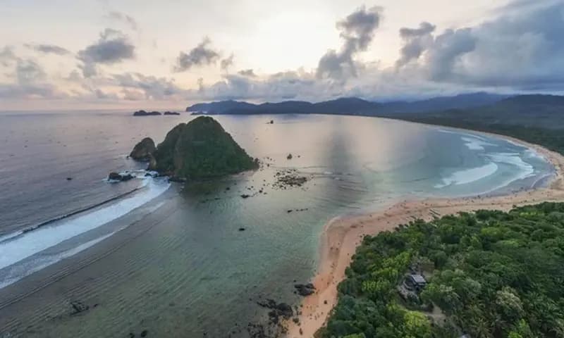 Rekomendasi pantai di Banyuwangi, Jawa Timur, (Foto: Kemenparekraf)