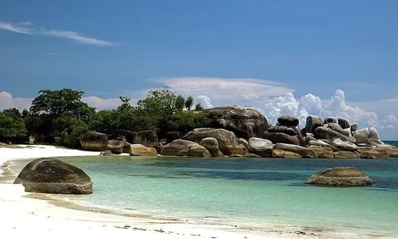 Pantai di Bangka Belitung, foto: Nusae.com