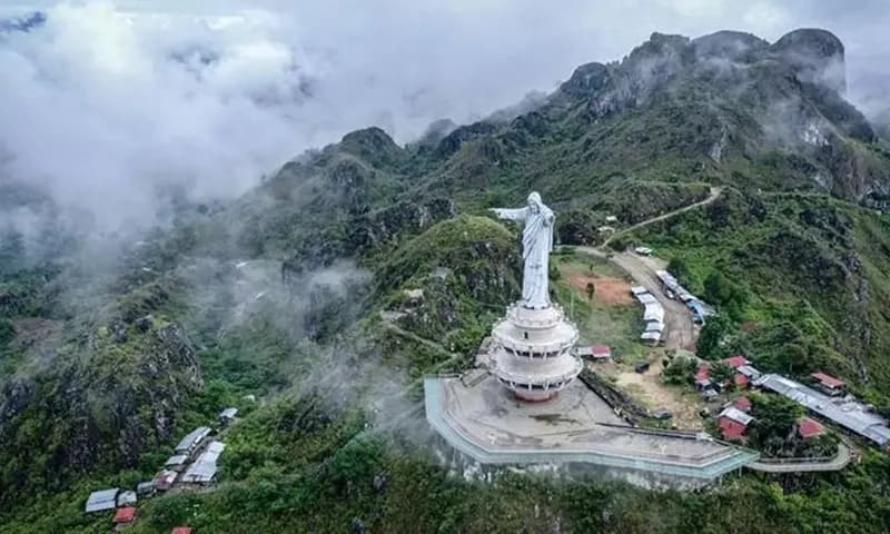 Patung Yesus Memberkati di Toraja, Sulawesi Selatan, (Foto: Kemenparekraf)