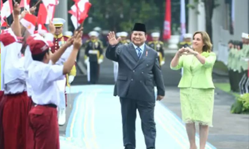 Presiden Republik Indonesia, Prabowo Subianto menyambut kunjungan kenegaraan Presiden Republik Peru Dina Ercilia Boluarte Zegarra. (Foto: Dok. BPMI Setpres)
