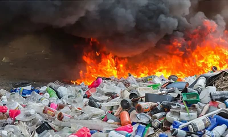 Pemprov DKI Jakarta kini sedang mengkaji bentuk hukuman sosial kepada pelaku pembakaran sampah atau open burning (Foto: Dok. hmenergi)